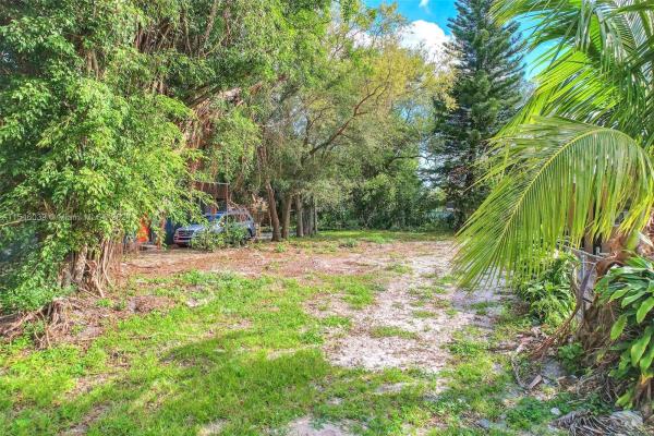 Phelans Manor, 2130 NW 91st St, West Little River, Florida 33147, image 1