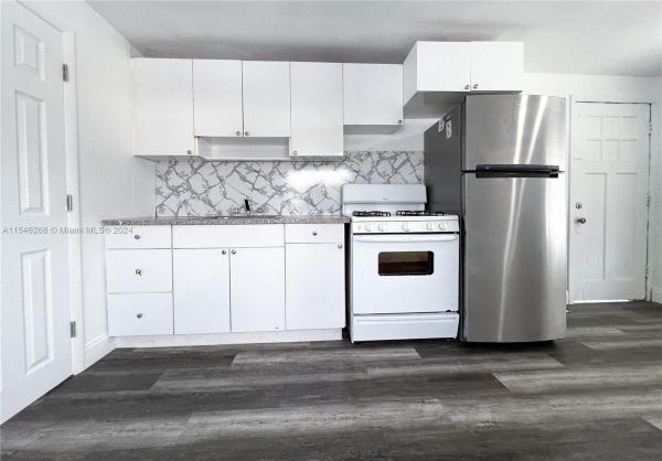 Dixie Highway, 225 NE 56th St #4, Miami, Florida 33137, image 1