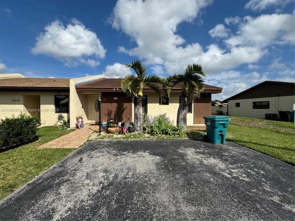 Bent Tree Center, 5017 SW 139th Pl #5017, Kendale Lakes, Florida 33175, image 1