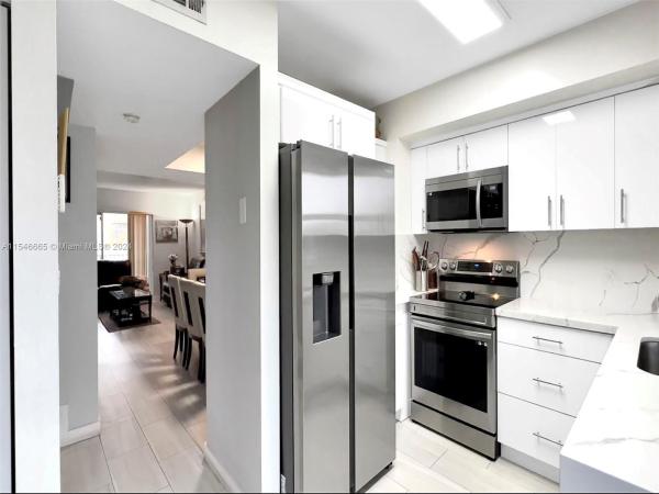 The Riviera At Coral Lakes, 8680 NW 3rd Ln #310, Fountainebleau, Florida 33126, image 3