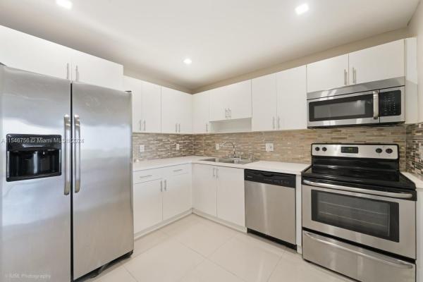 Sailboat Cay, 13499 Biscayne Blvd #805, North Miami, Florida 33181, image 1