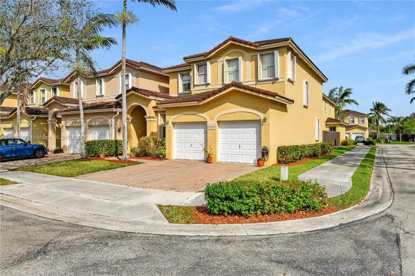 Kendall Breeze South, 12377 SW 125th St, Kendall, Florida 33186, image 1
