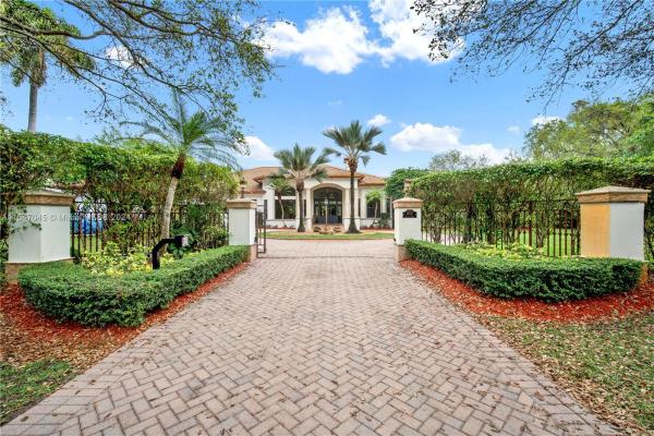 Helms Country Estates, 10651 SW 67th Ct, Pinecrest, Florida 33156, image 1