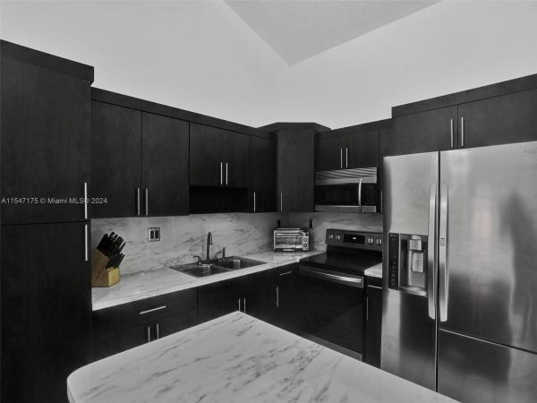 Biltmore Villas, 9075 NW 115th St, Hialeah Gardens, Florida 33018, image 1