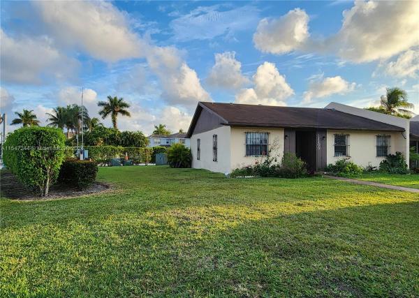 Devon Aire Villas, The Crossings, Florida 33186, image 1
