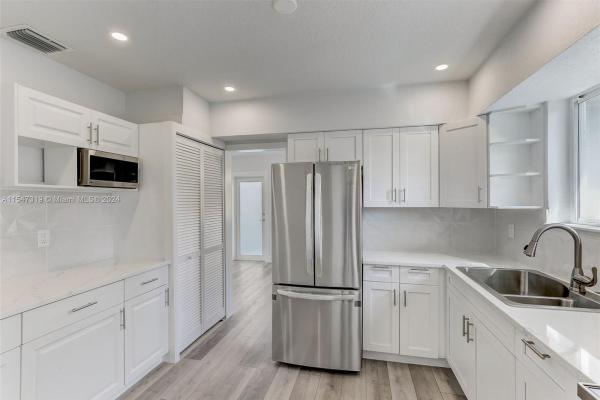 Melrose Manor, 341 SW 30th Ter, Fort Lauderdale, Florida 33312, image 1