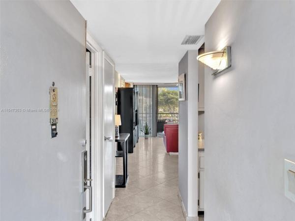 Biscaya, 20400 W Country Club Dr #317, Aventura, Florida 33180, image 1