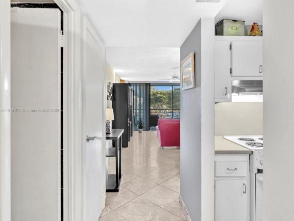 Biscaya, 20400 W Country Club Dr #317, Aventura, Florida 33180, image 3