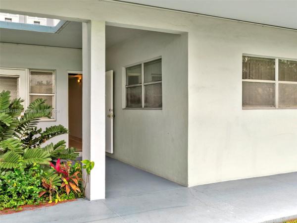 Sheridan Lakes, 2300 Park Ln #114, Hollywood, Florida 33021, image 2