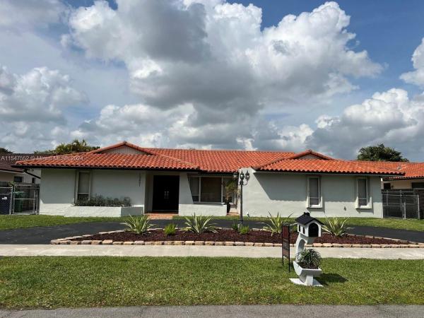 Loyola Estates, 10451 SW 21st St, University Park, Florida 33165, image 3