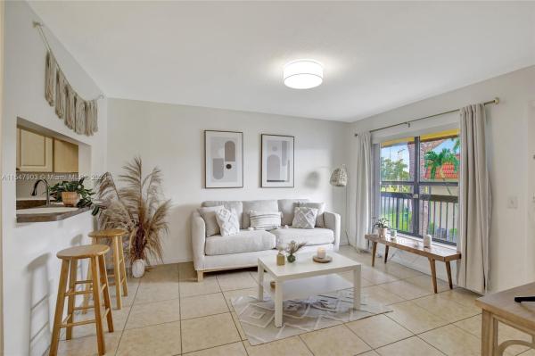 Palm Place, 561 NW 100th Pl #201, Pembroke Pines, Florida 33024, image 1