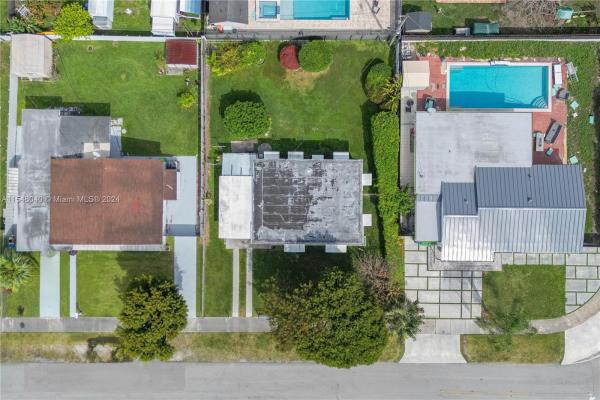 Calvert Manors, 5921 SW 19th St, Coral Terrace, Florida 33155, image 3