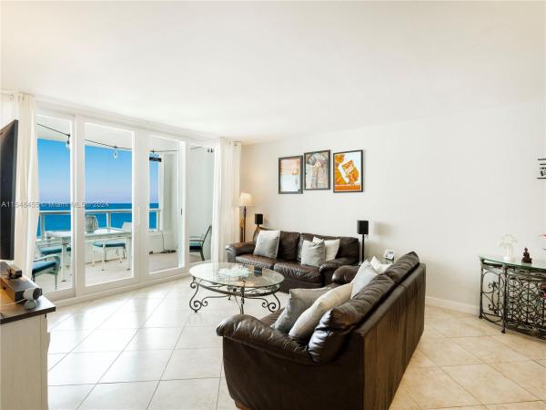 The Carriage Club, 5005 Collins Ave #814, Miami Beach, Florida 33140, image 3
