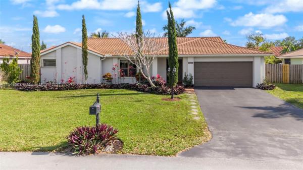 Falcon's Lea, 15030 E Falcons Lea Dr, Davie, Florida 33331, image 1