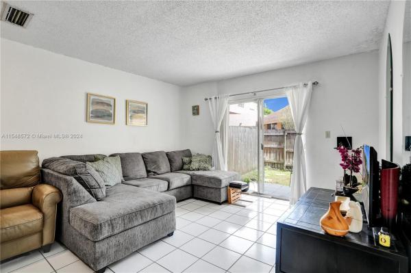 El Camino Real North, 840 SW 105th Ave #309, University Park, Florida 33174, image 1