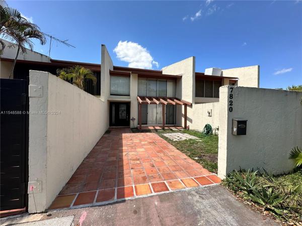 Sunset Park Lake Villas, 7820 SW 103rd Pl #7820, Kendall, Florida 33173, image 1