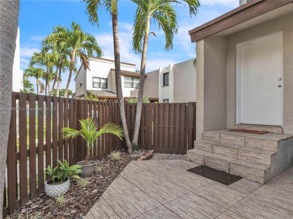 Indian Lake Village, 10300 NW 9th St Cir #201, Fountainebleau, Florida 33172, image 1