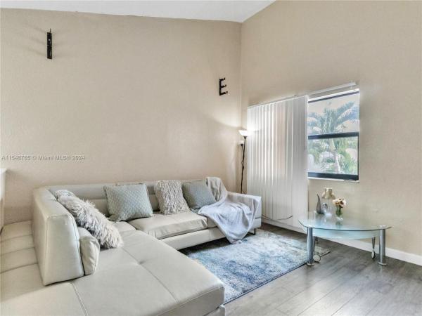 Indian Lake Village, 10300 NW 9th St Cir #201, Fountainebleau, Florida 33172, image 3