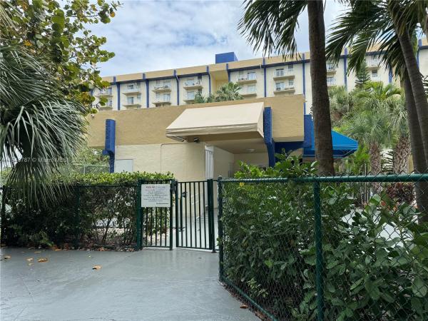 Yolanda Villas, 801 NW 47th Ave #305W, Miami, Florida 33126, image 2