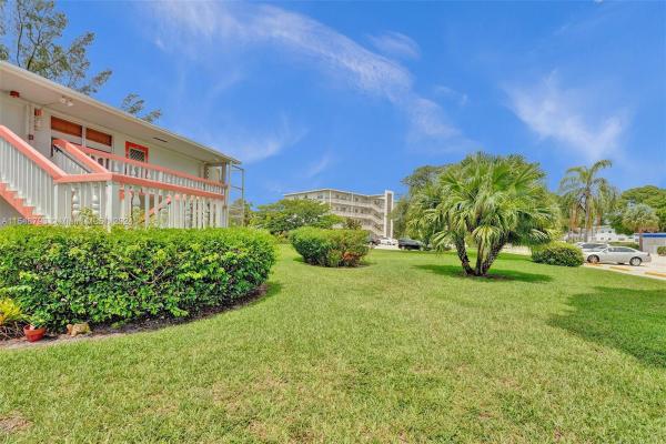 Westbury, 220 Westbury L, Deerfield Beach, Florida 33442, image 3
