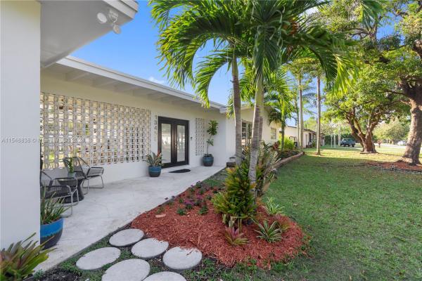 Pine Meadows, 13455 SW 100th Ct, Kendall, Florida 33176, image 3