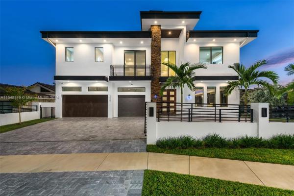 Coral Key Villas, 2420 NE 49th St, Lighthouse Point, Florida 33064, image 1