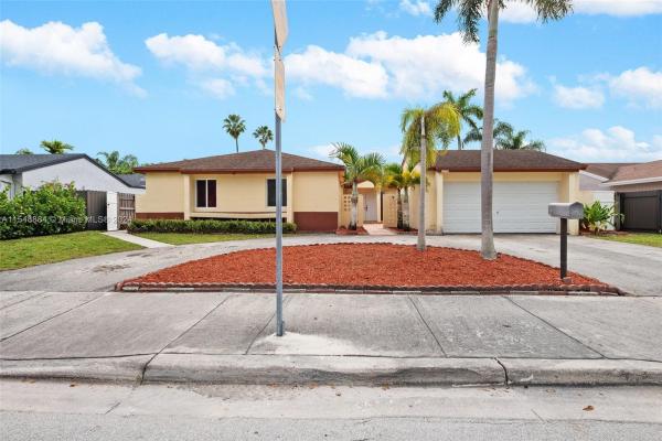 Country Lake Manors, 6270 NW 199th St, Hialeah, Florida 33015, image 1