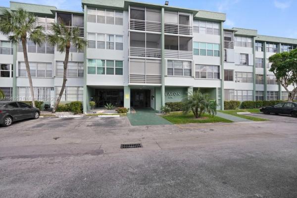 Watergate, 2751 Taft St #401, Hollywood, Florida 33020, image 1