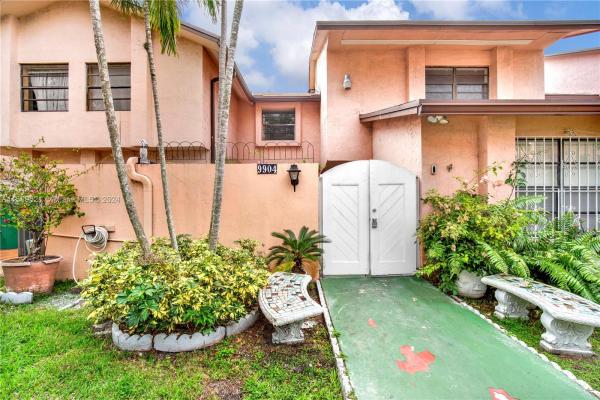 Hydra Villas At Samari Lake, 9904 NW 80th Way #2146, Hialeah Gardens, Florida 33016, image 3