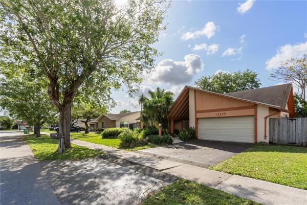 Calusa Club Estates, 13270 SW 101st St, The Crossings, Florida 33186, image 1