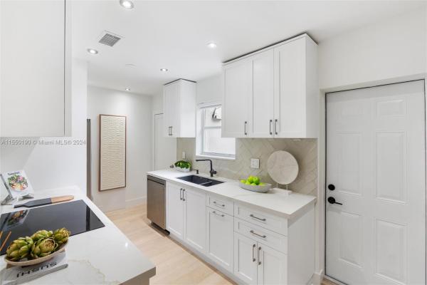Dunnings Miami Shores, 5 NW 107th St, Miami Shores, Florida 33168, image 2