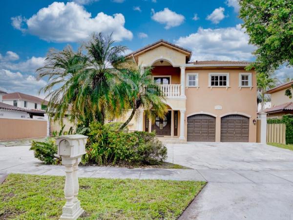 Graveran Estates, 16230 NW 84th Pl, Miami Lakes, Florida 33016, image 3