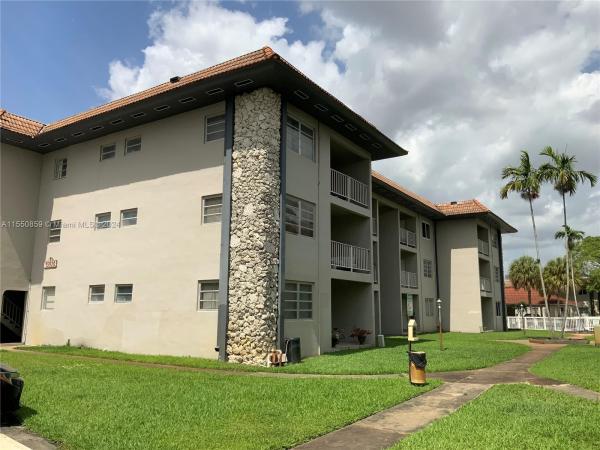 Lake Placid, 13920 Lake Placid Ct #B23, Miami Lakes, Florida 33014, image 1
