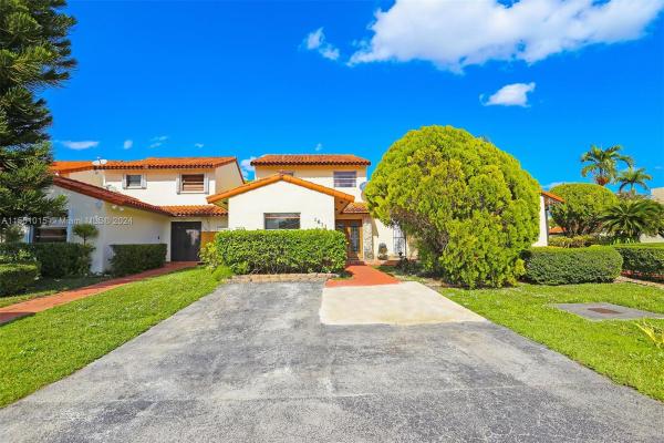 Lakewood Townhome Villas, 1611 SW 124th Pl Concourse #123, Tamiami, Florida 33175, image 1