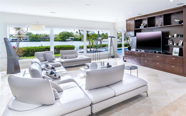 Hammocks Oaks Harbor, 415 Rovino Ave, Coral Gables, Florida 33156, image 3