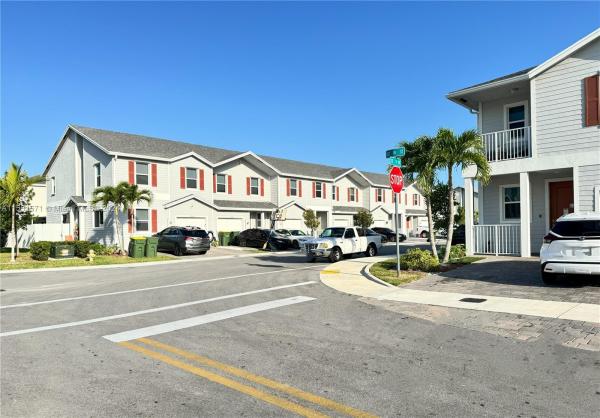 Hamilton Place, 913 SE 18th St #913, Homestead, Florida 33034, image 2