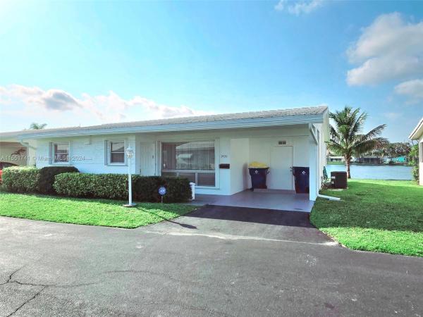 Sheridan Lakes Houses, 2434 Carlyle Ln #146, Hollywood, Florida 33021, image 2
