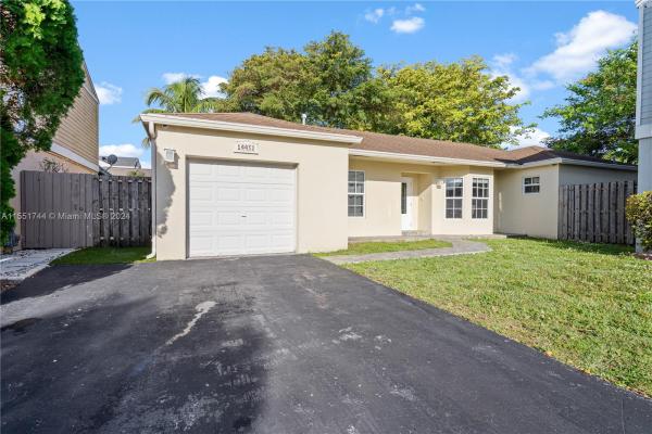 Villas Of Deerwood, 14452 SW 124th Pl, Three Lakes, Florida 33186, image 2