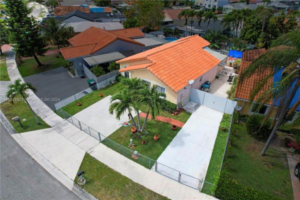 Oak Ridge Villas, 11957 SW 210th St, South Miami Heights, Florida 33177, image 3