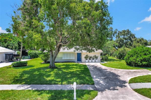 Maheu Estates, 2598 Lone Pine Rd, Palm Beach Gardens, Florida 33410, image 1