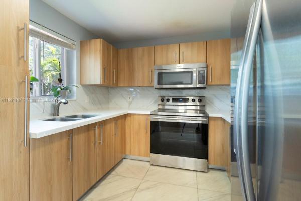 Irons Manor, 965 NE 130th St, North Miami, Florida 33161, image 3