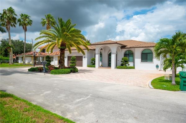 North Links Country Club Estates, 20020 Portcawl Dr, Country Club, Florida 33015, image 1