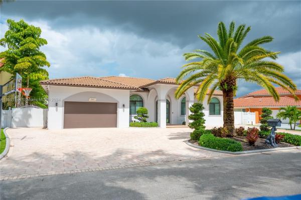 North Links Country Club Estates, 20020 Portcawl Dr, Country Club, Florida 33015, image 2