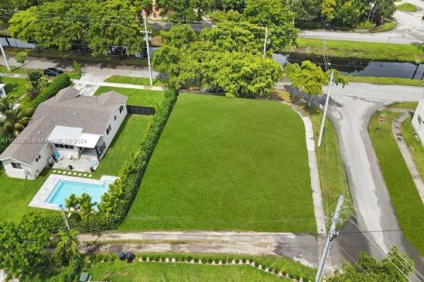 425 Esplanade Dr, Miami Springs, Florida 33166, image 2