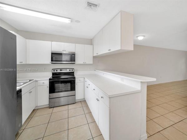 Hollywood Place, 2314 Johnson St #17C, Hollywood, Florida 33020, image 3