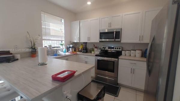 Las Ramblas At Via Ventura, 21416 NE 3rd Path #21416, Ives Estates, Florida 33179, image 3