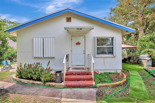 North Hollywood, 49 SW 14th St, Dania Beach, Florida 33004, image 2