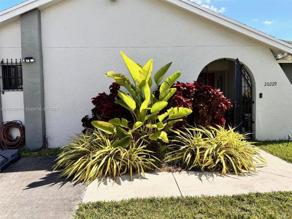 Oak Park Estates, 20229 SW 124th Pl, South Miami Heights, Florida 33177, image 2