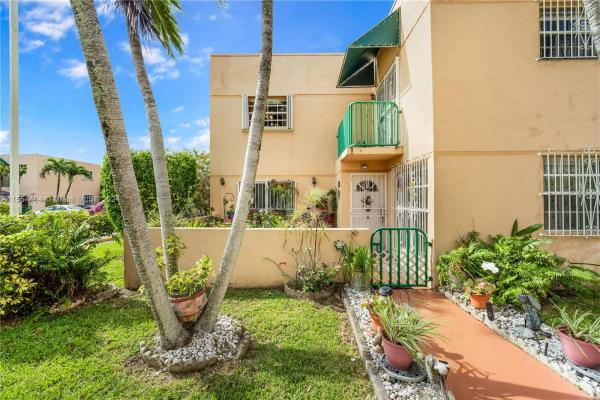 Les Chateaux At International Gardens, 1850 SW 121st Ct #263, Tamiami, Florida 33175, image 3