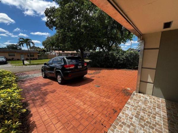 Driftwood Estates, 7411 Douglas St, Hollywood, Florida 33024, image 3